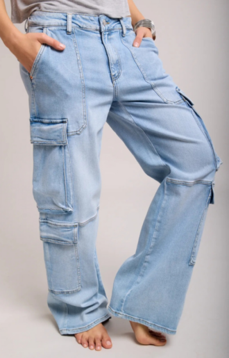 Trendiga oversize jeans i cargo-design med fickor på sidorna, sköna denim med stretch.