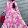 Lång cerise klänning i viskos med offwhite print – luftig sommarklänning med bohemisk stil och vackert fall.